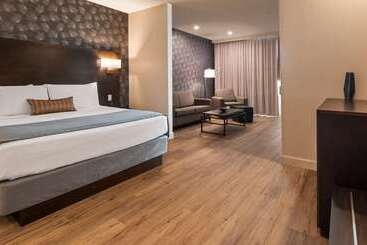 هتل Best Western Plus Montreal East