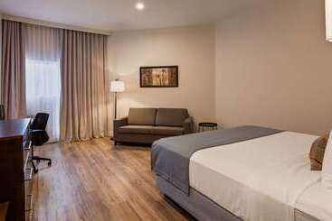 هتل Best Western Plus Montreal East