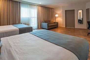 هتل Best Western Plus Montreal East