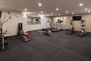 هتل Best Western Plus Montreal East