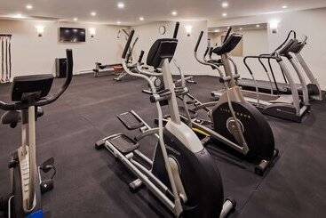 هتل Best Western Plus Montreal East
