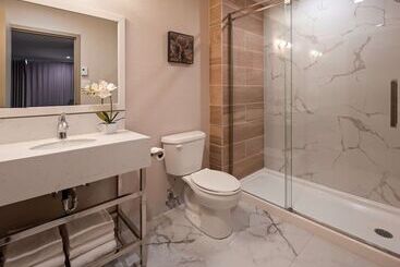 هتل Best Western Plus Montreal East