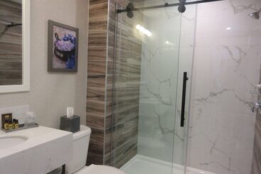 هتل Best Western Plus Montreal East
