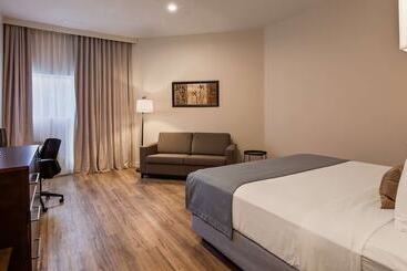 هتل Best Western Plus Montreal East