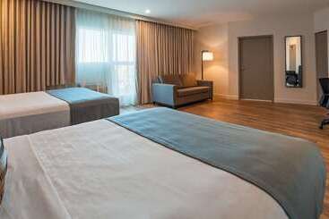 هتل Best Western Plus Montreal East