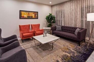 هتل Best Western Plus Montreal East