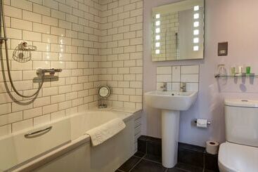 هتل Best Western Plus Oaklands