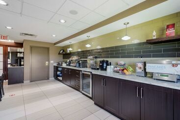 هتل Best Western Plus Red Deer Inn & Suite