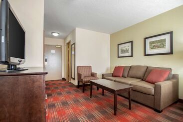 هتل Best Western Plus Red Deer Inn & Suite