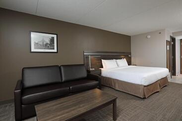 هتل Canad Inns Destination Centre Brandon