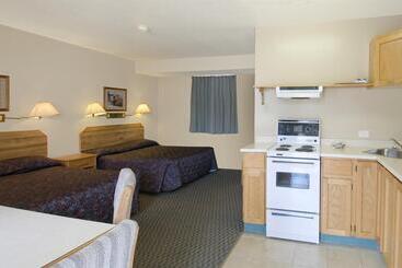 هتل Canada S Best Value Desert Inn & Suites