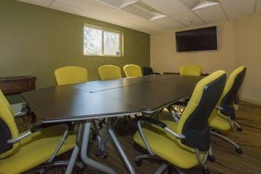 هتل Capital Suites Yellowknife