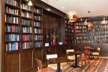 Clayton Hotel, Leeds
