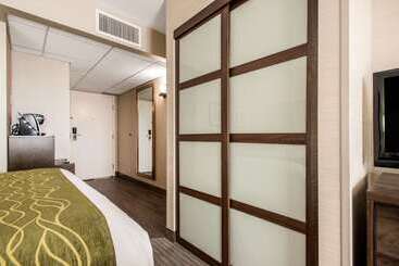 هتل Comfort Inn & Suites