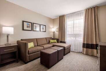 هتل Comfort Inn & Suites