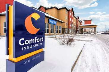 هتل Comfort Inn & Suites