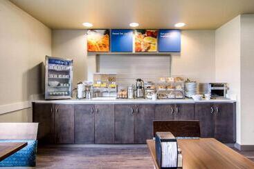 هتل Comfort Inn & Suites