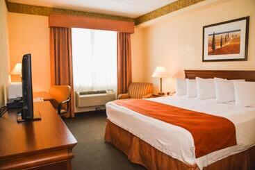 هتل Country Inn & Suites By Radisson, London South, On