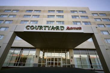 Szálloda Courtyard By Marriott Montreal Airport
