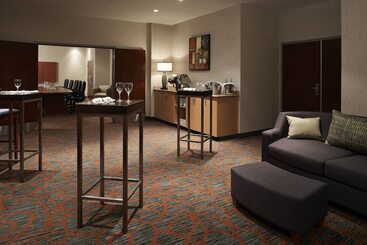 בית מלון כפרי Courtyard By Marriott Montreal Airport