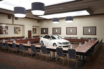 בית מלון כפרי Courtyard By Marriott Montreal Airport