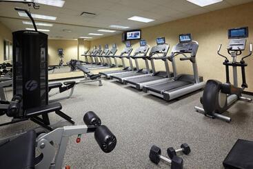בית מלון כפרי Courtyard By Marriott Montreal Airport