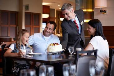 בית מלון כפרי Courtyard By Marriott Montreal Airport