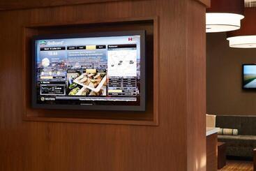 בית מלון כפרי Courtyard By Marriott Montreal Airport