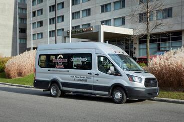 בית מלון כפרי Courtyard By Marriott Montreal Airport