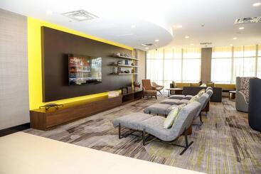 هتل Courtyard By Marriott Toronto Brampton