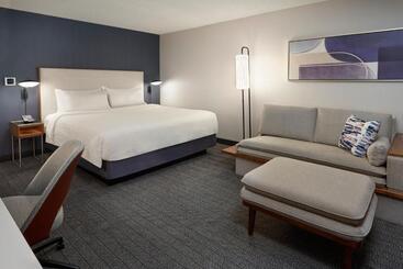 هتل Courtyard By Marriott Toronto Mississauga/meadowvale