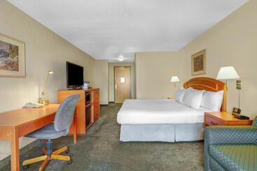 هتل Days Inn By Wyndham Red Deer