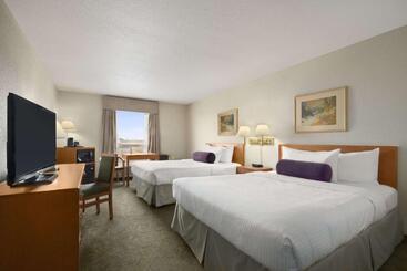 هتل Days Inn By Wyndham Red Deer