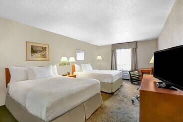 هتل Days Inn By Wyndham Red Deer