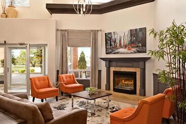 هتل Days Inn By Wyndham Saskatoon