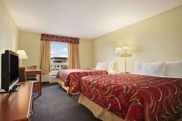 هتل Days Inn & Suites By Wyndham Thompson