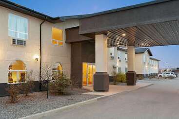 هتل Days Inn & Suites By Wyndham Thompson