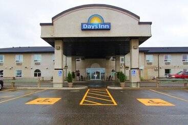 هتل Days Inn & Suites By Wyndham Thompson