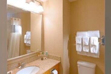 هتل Deerfoot Inn And Casino