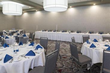 Sonesta Hotel Grand Rapids Airport