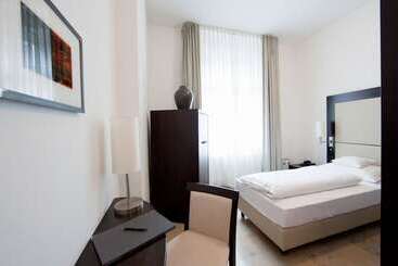 Hotel Devin Art