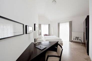 Hotel Devin Art