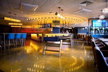 בית מלון כפרי Doubletree By Hilton Coventry Building Society Arena