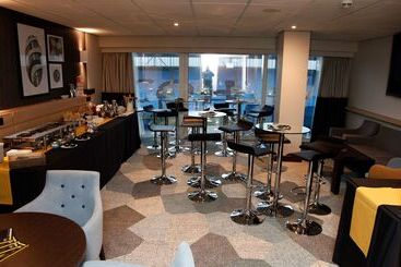 בית מלון כפרי Doubletree By Hilton Coventry Building Society Arena