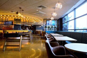 בית מלון כפרי Doubletree By Hilton Coventry Building Society Arena