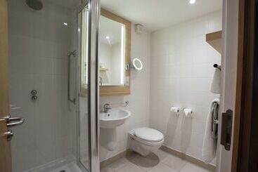 בית מלון כפרי Doubletree By Hilton Coventry Building Society Arena