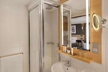 בית מלון כפרי Doubletree By Hilton Coventry Building Society Arena
