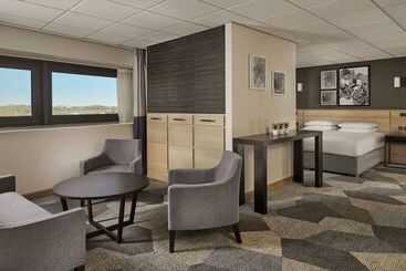 בית מלון כפרי Doubletree By Hilton Coventry Building Society Arena