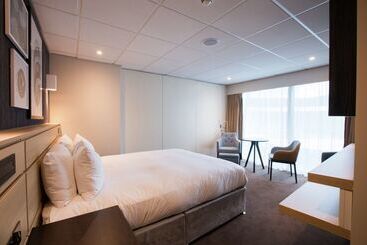 בית מלון כפרי Doubletree By Hilton Coventry Building Society Arena