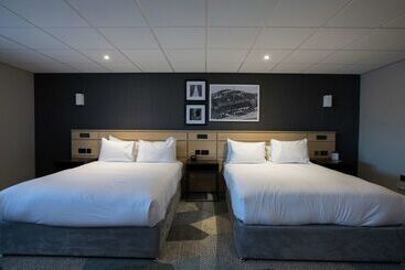 בית מלון כפרי Doubletree By Hilton Coventry Building Society Arena